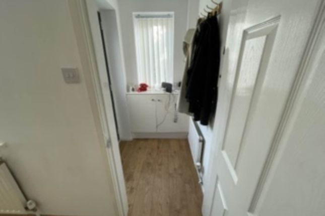 7, Thorndale Close, Oldham photo 5