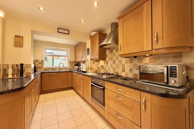 75, Acaster Drive, Leeds photo 3