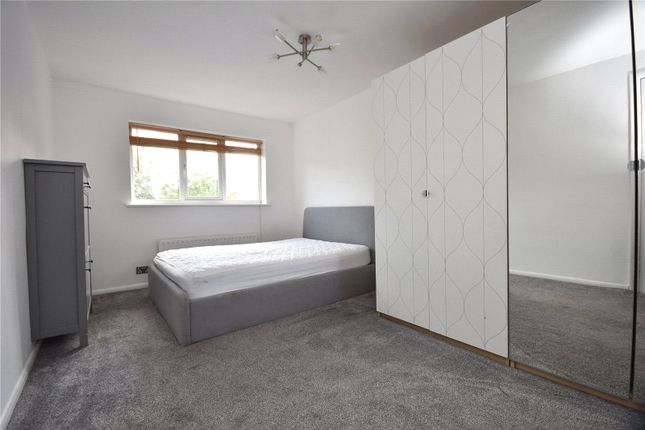 8, High Bank Close, West Yorkshire photo 4