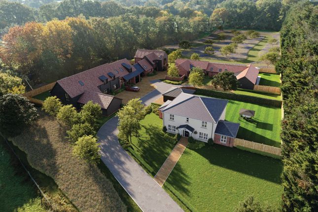 3-bed bungalow on Fishers Yard, Wyatts Green, £900,000