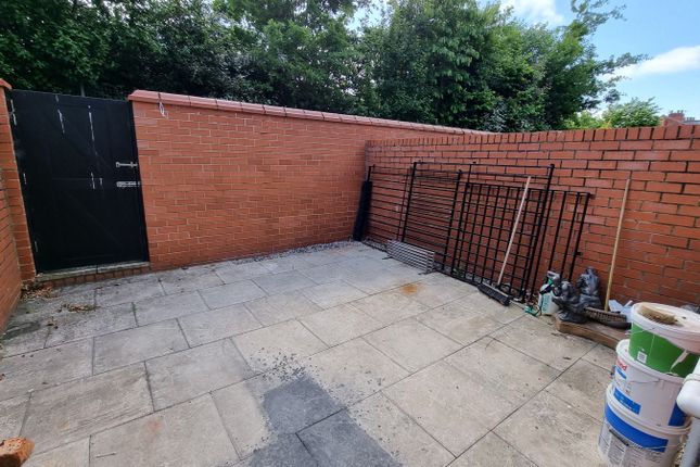 Terraced house to rent in Maine Road, Manchester