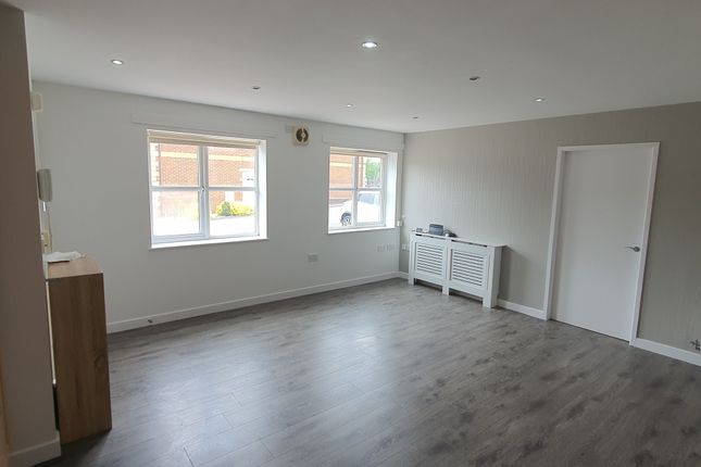 17 Mulberry Court,, Bradford Road, Tong photo 5