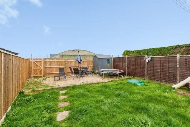 19, Pinewood Way, Chippenham photo 2