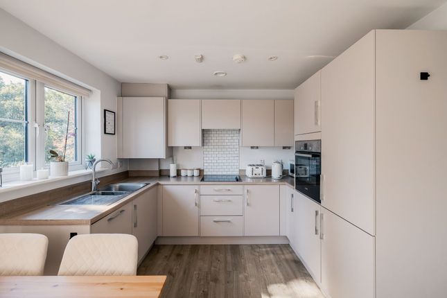 Flat 4, Henry House, Haywards Heath photo 3
