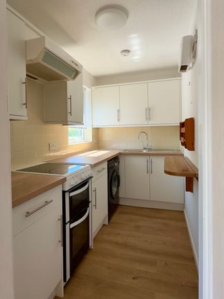 20 Meadow Close, Aylesbury photo 3