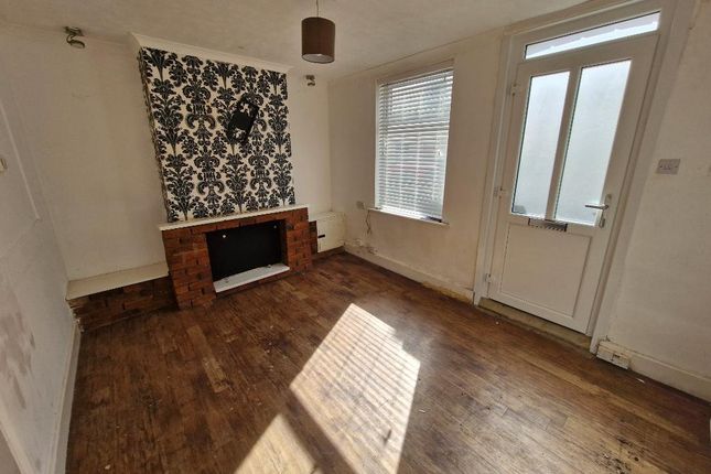 Thumbnail Terraced house to rent in New Street, Rothwell, Northants