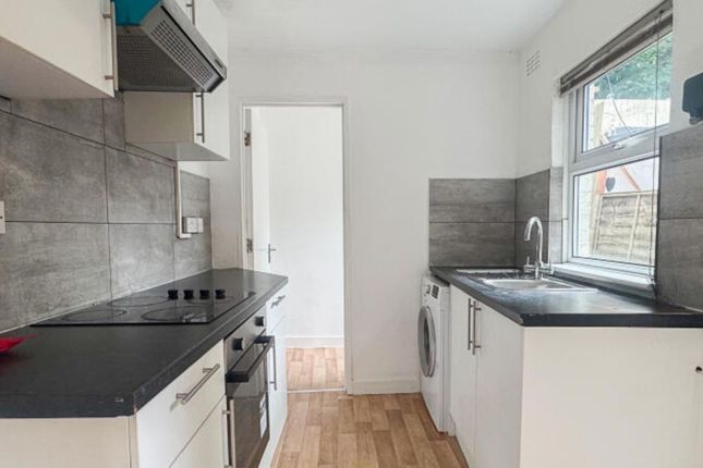 146 Hartley Road, Luton photo 3