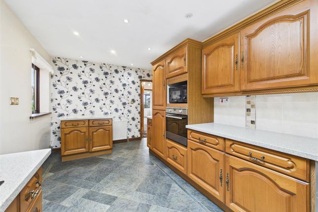 76, Shakespeare Crescent, Dronfield photo 4