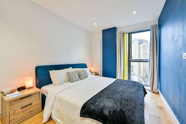 Flat for sale in Waleorde Road, Elephant And Castle, London
