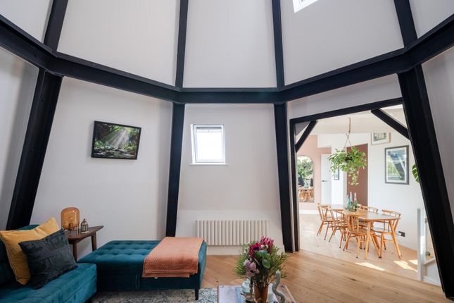 Flat 10 Leinster Mansions, Langland Gardens, London photo 3