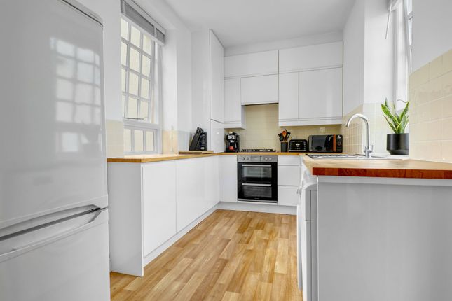 Flat 25, The Octagon Collett Road, Ware photo 3