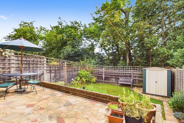 7 Clinkard Place, High Wycombe photo 3