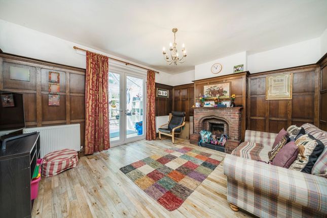 16, Ormond Drive, Hampton photo 4