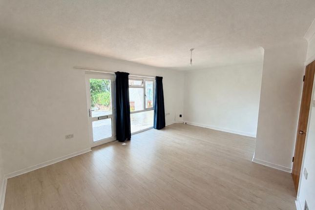 23 Vanewood Court, Plunch Lane Mumbles Swansea, LIMESLADE photo 2