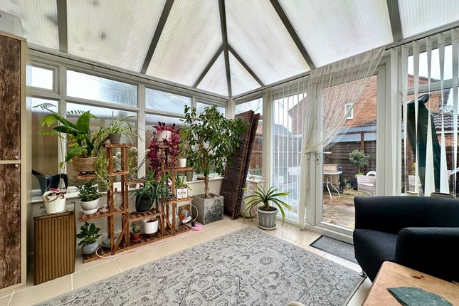 12 Wraysbury Drive, Basildon photo 4