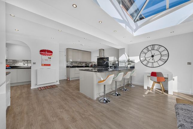 23, Tealby Close, Leicester photo 4