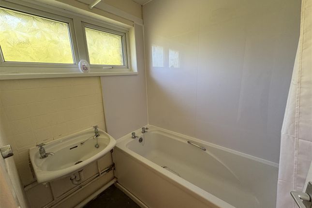 117, Larch Walk, Birmingham photo 4