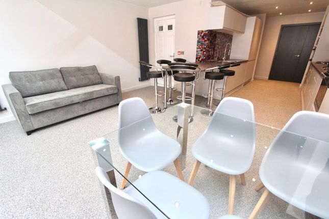 Room to rent in Thompson Road, Sheffield