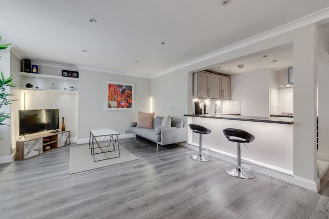 Flat for sale in Westbourne Gardens, Notting Hill