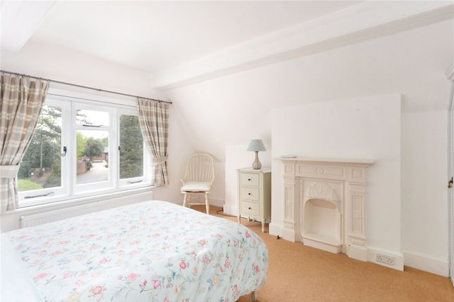 3 Bed Property For Sale In Friar Park End Badgemore Henley