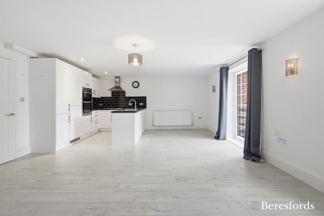 Flat 2, 20-22, Beacon Hill, Essex photo 4