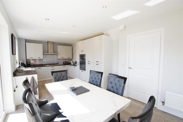 32, Diamond Crescent, Swindon photo 4
