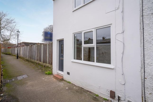 End terrace house to rent in Clewer Fields, Windsor