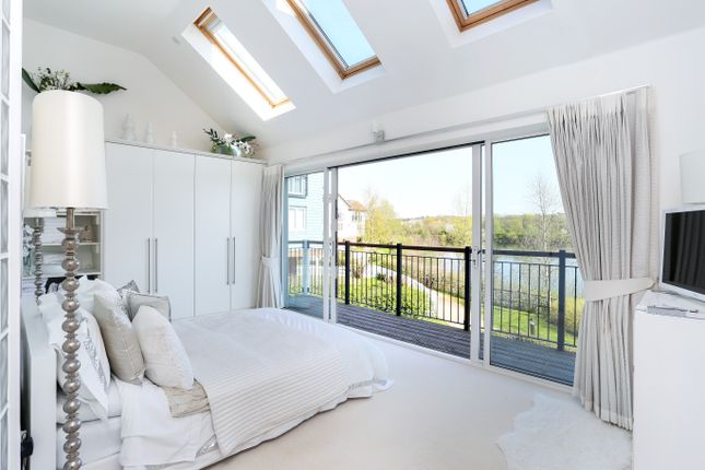 6, Lilley Mead, Redhill photo 3