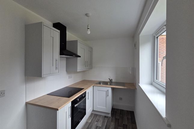 14 St Lawrence Court, Skerry Hill, Mansfield photo 3