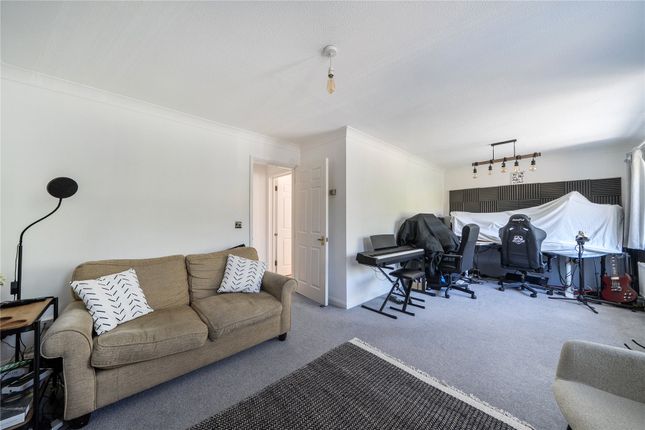 11 Yew Tree House, 19-23, Hook Road, Surbiton photo 4