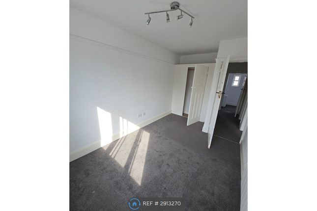 A Ware Road, Hoddesdon photo 4