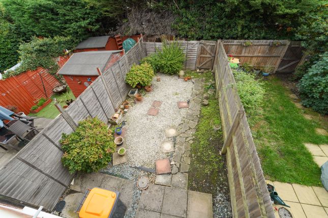 10, Fontwell Close, Bedford photo 4