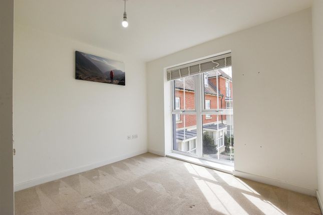 Flat for sale in Knowle House, Waterman Way, Wouldham