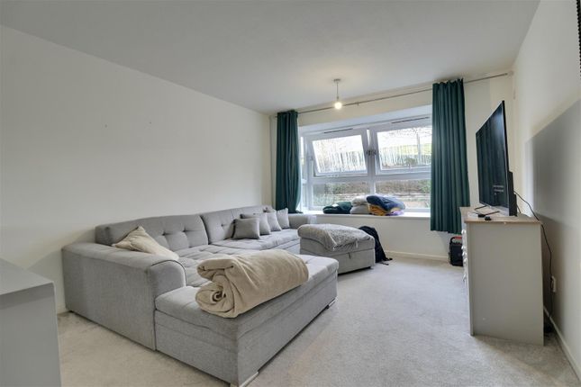 Frobisher Close, Gosport photo 4
