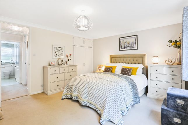 13, Elmhurst Lodge, Christchurch Park, Sutton photo 4