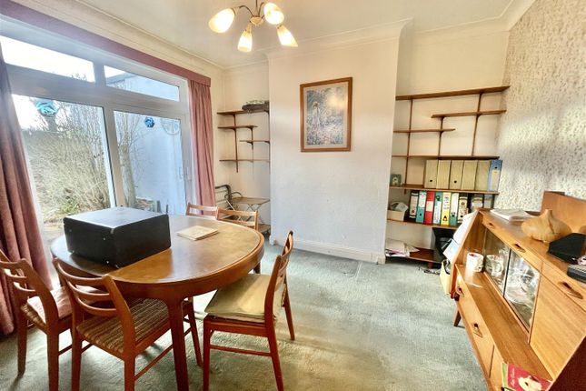 11, Hill Crest, Potters Bar photo 3