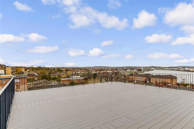 Flat for sale in New Road, Rochester, Kent