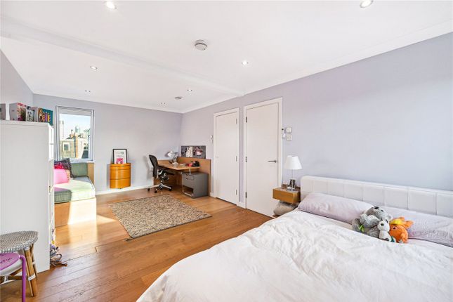 Terraced house to rent in Chiddingstone Street, London