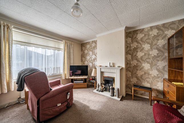 25, Vernon Crescent, Berkshire photo 2