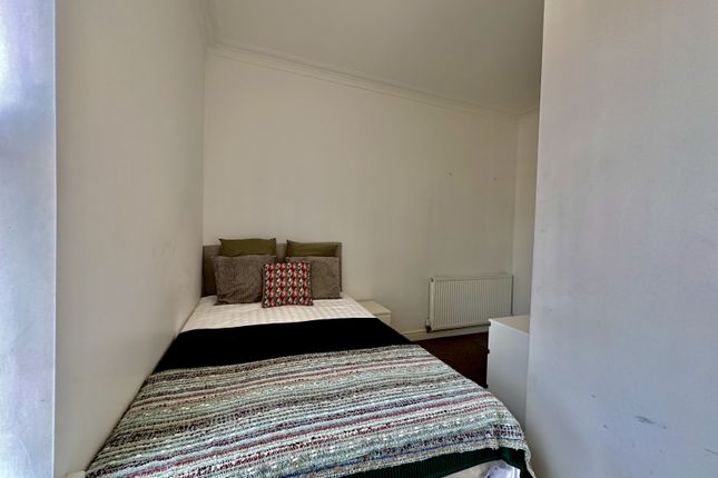 Shared accommodation to rent in Florence Avenue, Doncaster