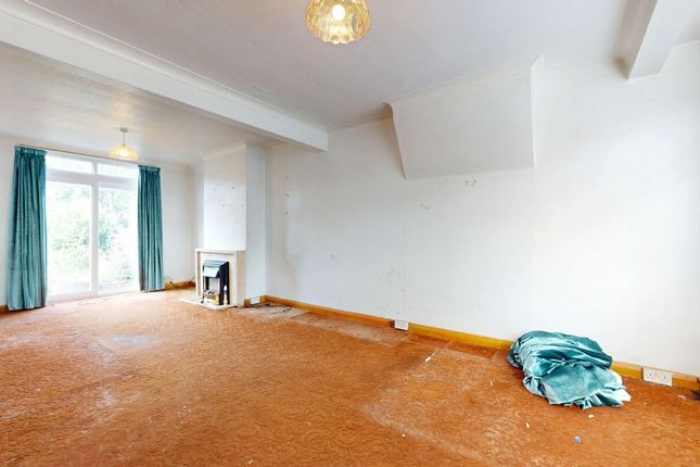 18, Bawdsey Avenue, Ilford photo 3