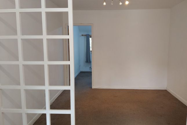 32, Ednaston Road, Dunkirk, Nottingham photo 3