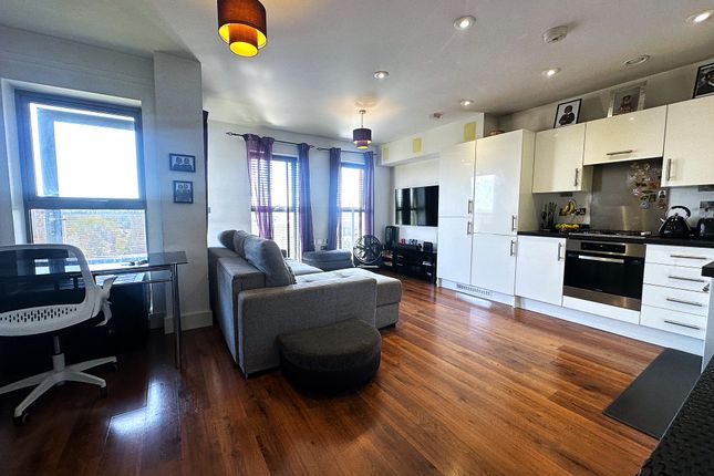 Flat 35, Harman Court, Rectory Park Avenue, Northolt photo 4
