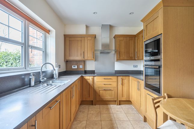 77, King Harry Lane, St. Albans photo 4