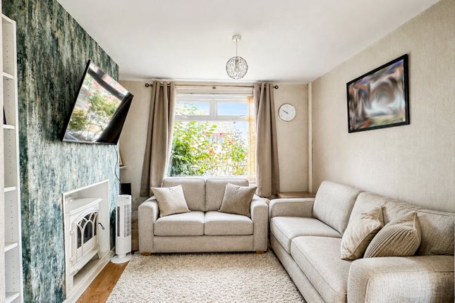 32 Compstall Road, Marple Bridge photo 2