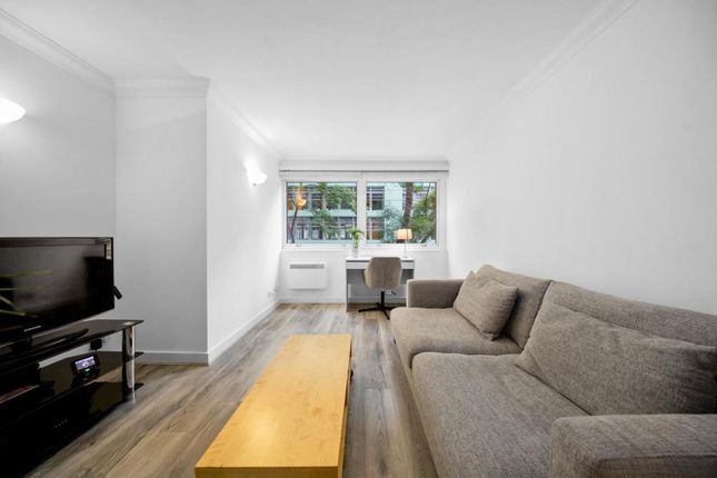 Duplex to rent in King Regent's Place, London