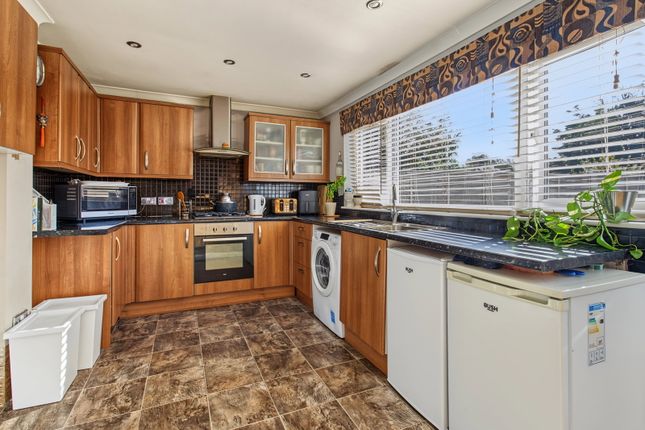 Goldsmith Avenue, Romford photo 3