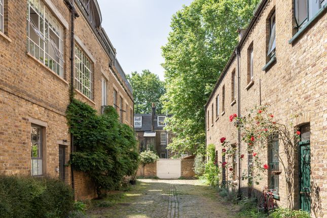 14 Atlas Mews, Ramsgate Street, London photo 2