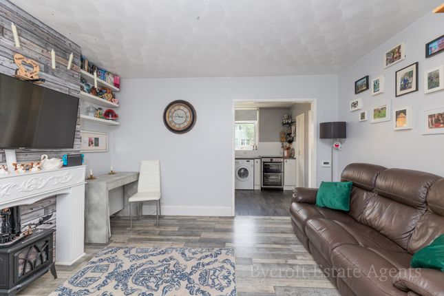 45, Edinburgh Avenue, Great Yarmouth photo 2