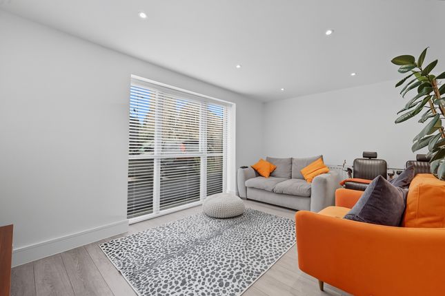 1 Kitchener Mews, Enfield photo 3